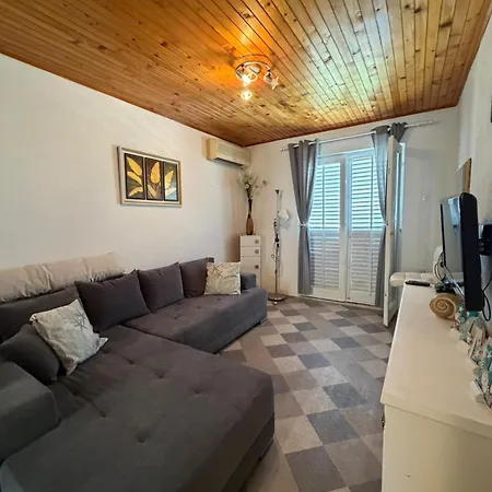 Toni Apartment